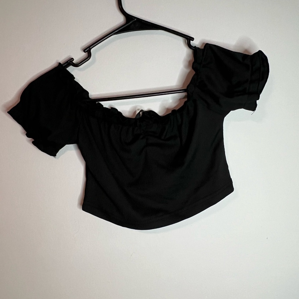 SHEIN Black Crop Top with Puff Sleeves and Ruched Style